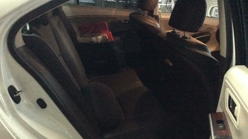 内装後方シート