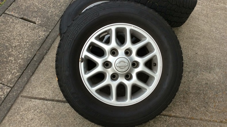 タイヤホイール前