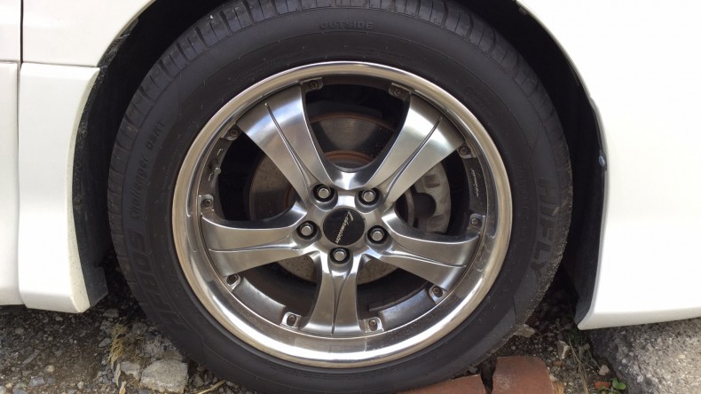 タイヤホイール前