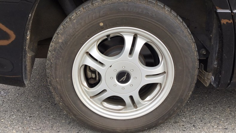 タイヤホイール前