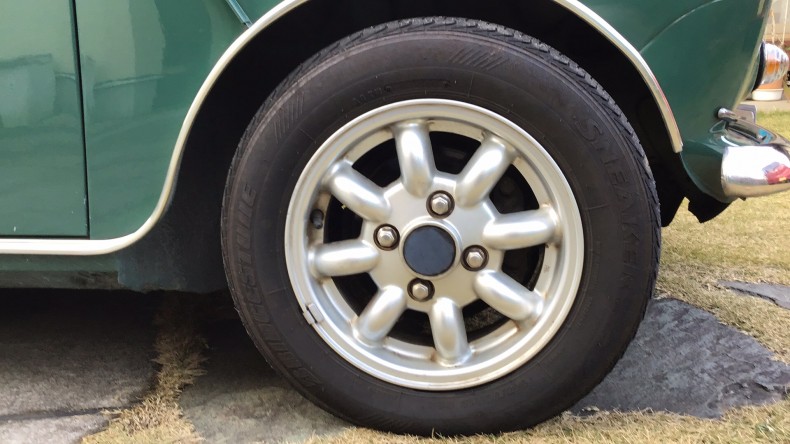 タイヤホイール前