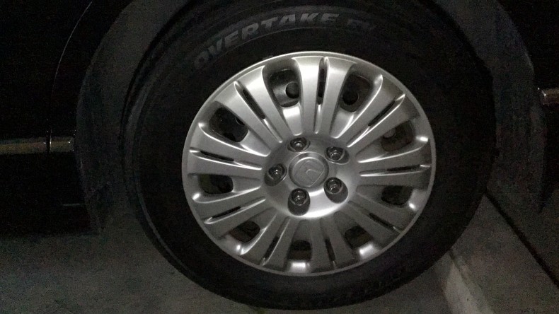 タイヤホイール前