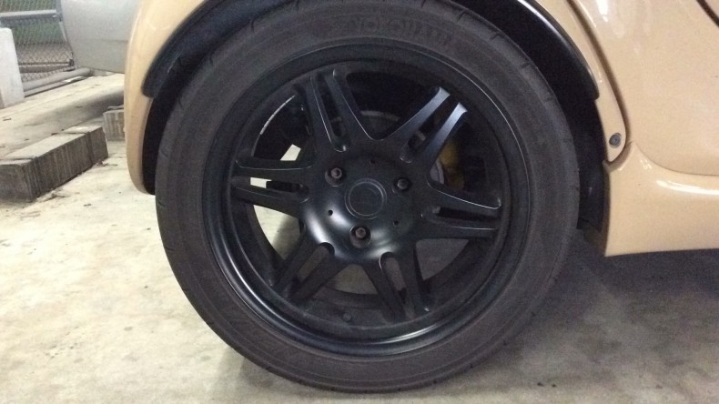 タイヤホイール前