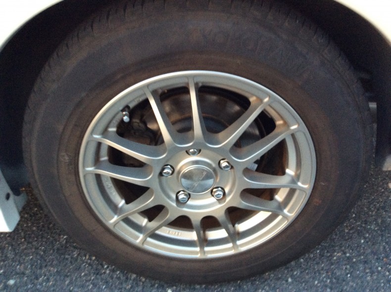 タイヤホイール前