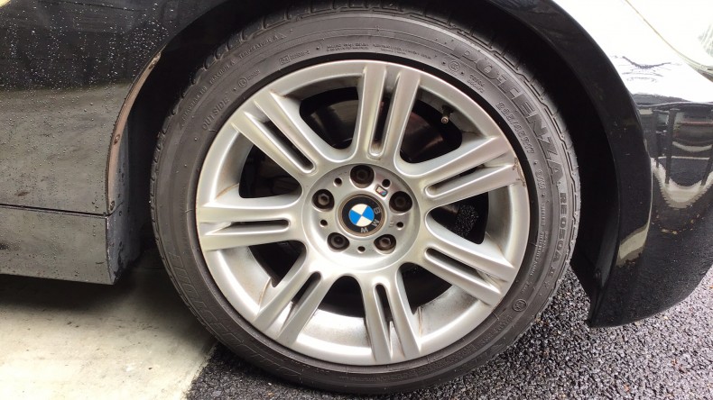 タイヤホイール前