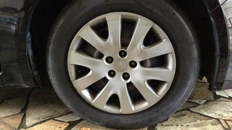 タイヤホイール前