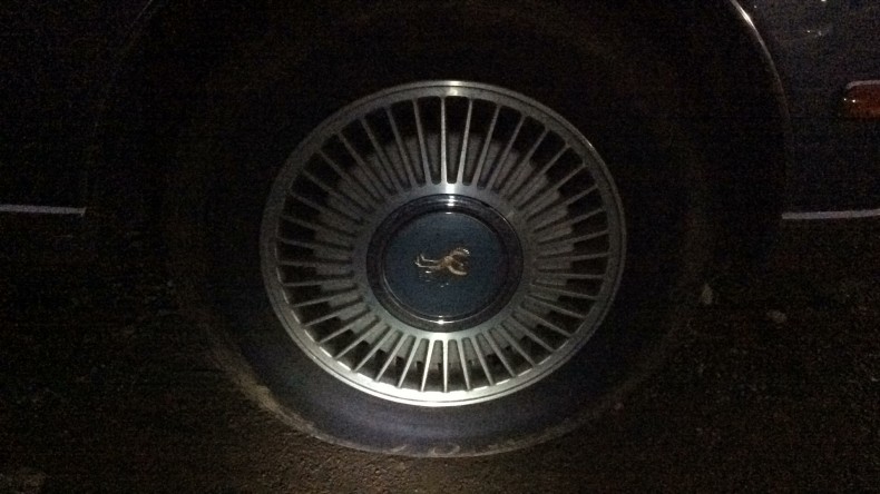 タイヤホイール前