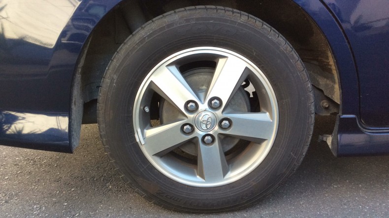 タイヤホイール前