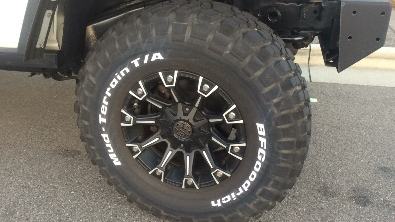 タイヤホイール前