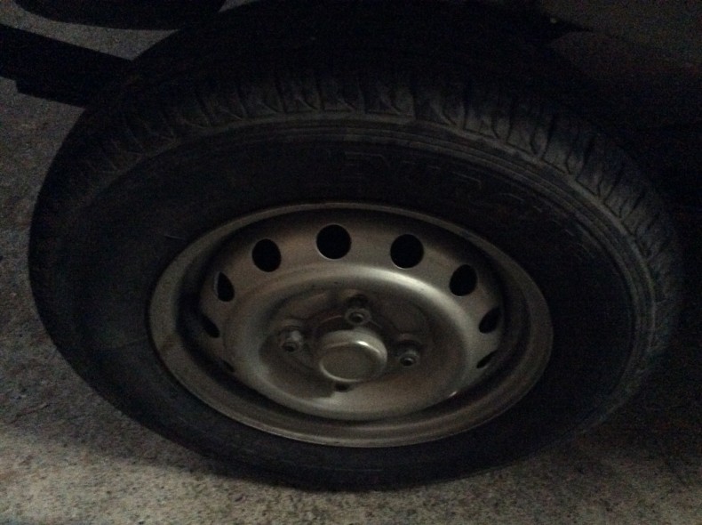 タイヤホイール前