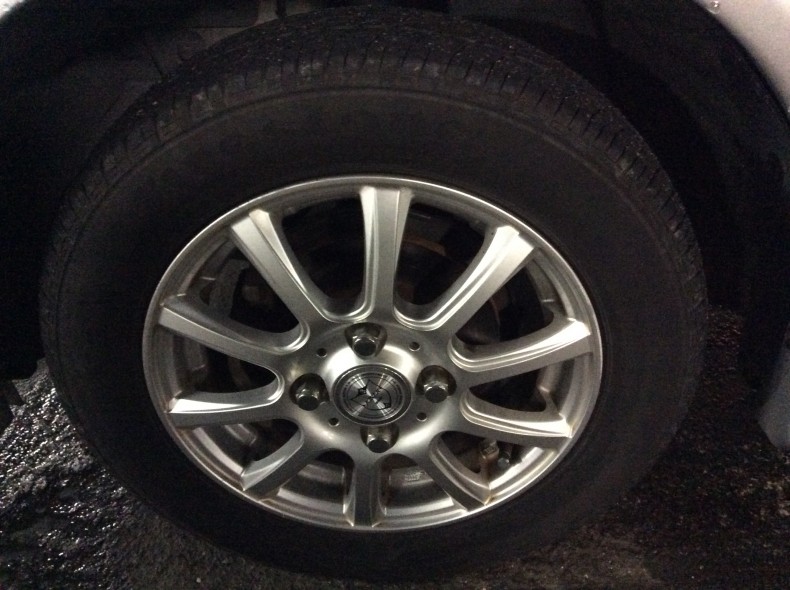 タイヤホイール前