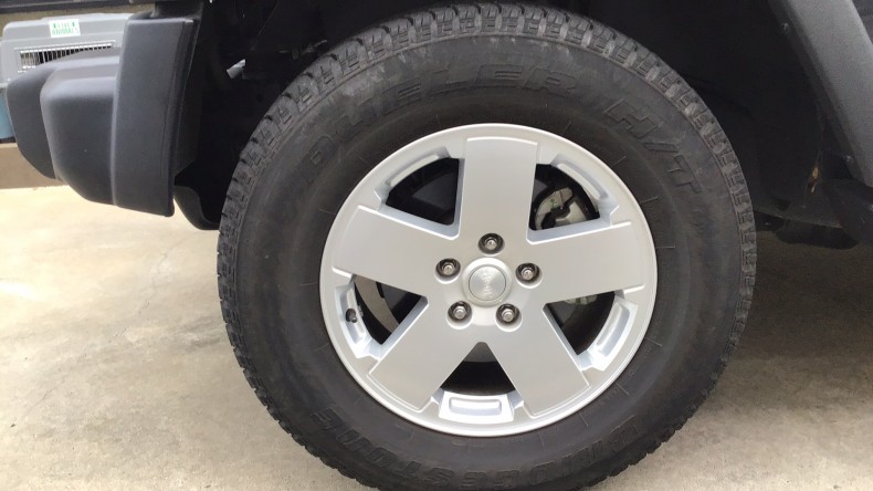 タイヤホイール前