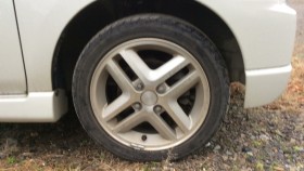 タイヤホイール前