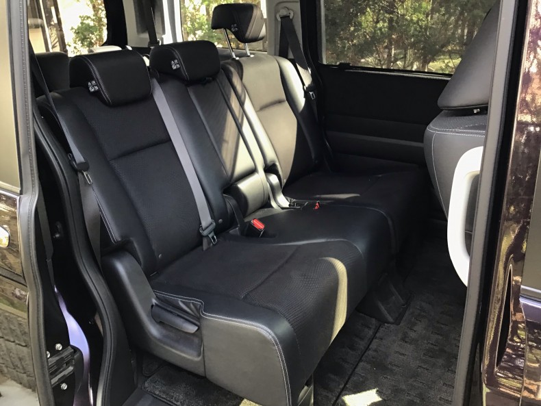 内装後方シート