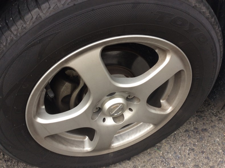 タイヤホイール前