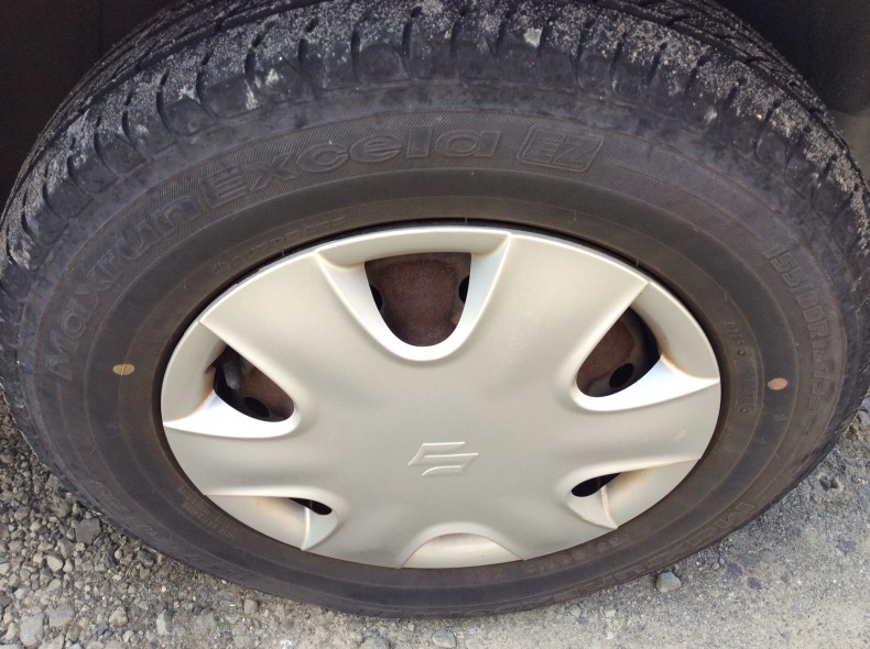 タイヤホイール前
