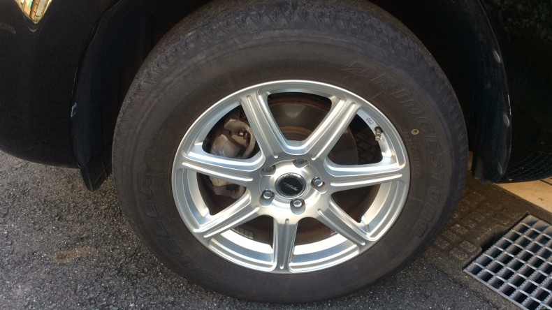 タイヤホイール前