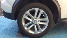 タイヤホイール前