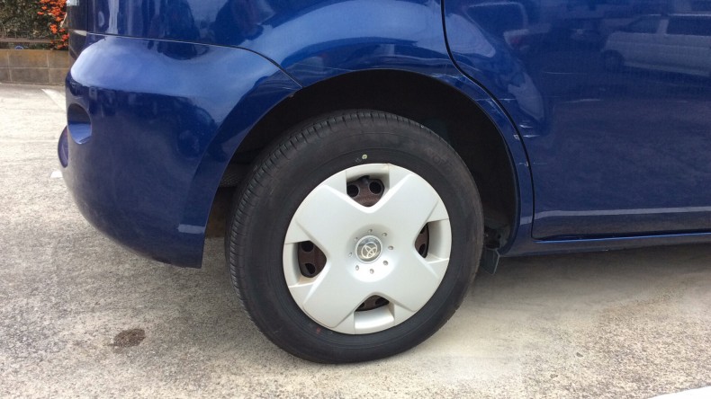 タイヤホイール前