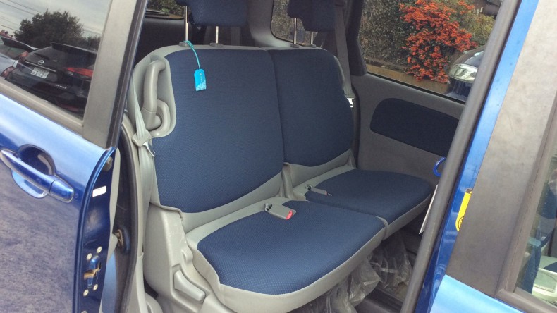 内装後方シート