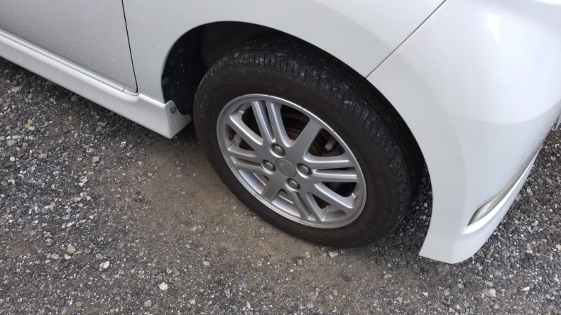 タイヤホイール前