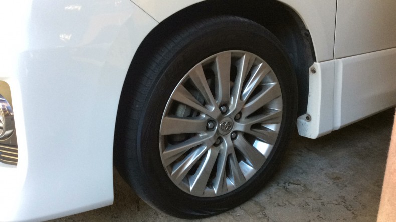 タイヤホイール前