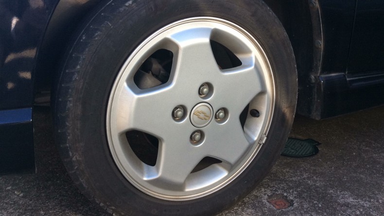 タイヤホイール前