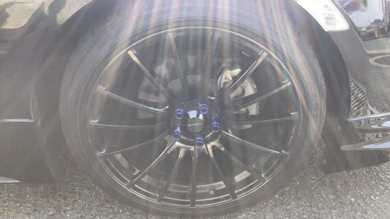 タイヤホイール前