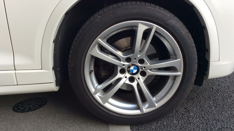 タイヤホイール前