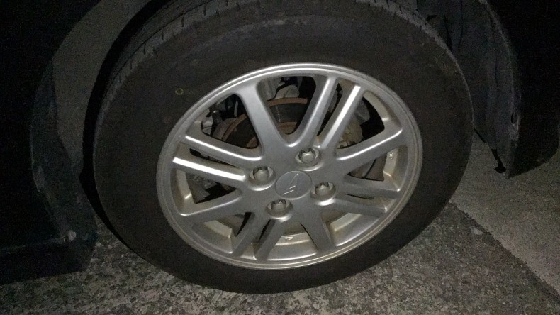 タイヤホイール前