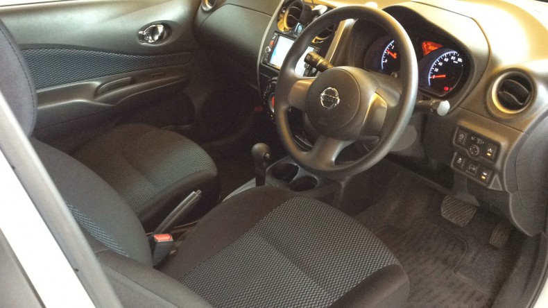 内装前方シート