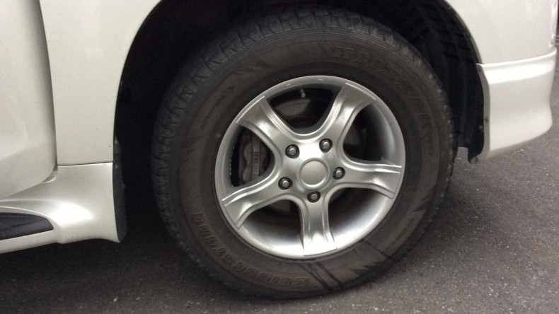 タイヤホイール前