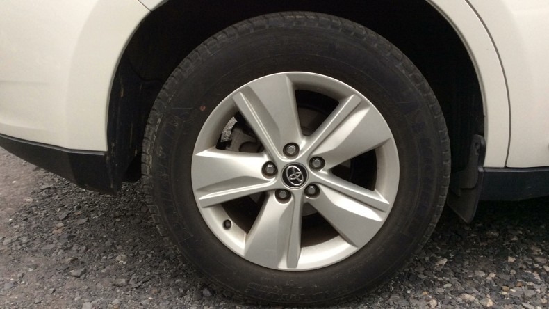 タイヤホイール前