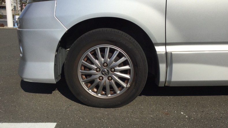 タイヤホイール前