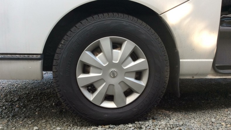 タイヤホイール前