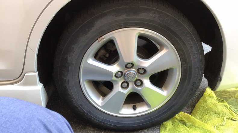 タイヤホイール前