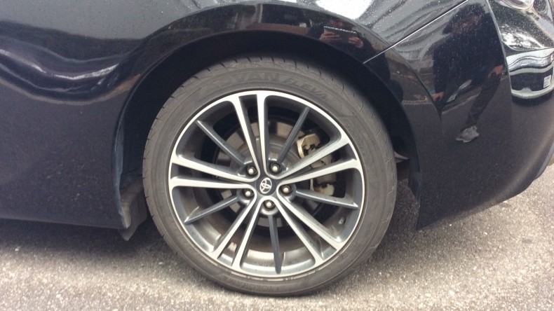 タイヤホイール前