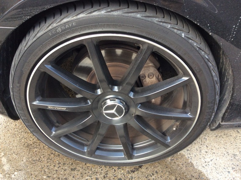 タイヤホイール前