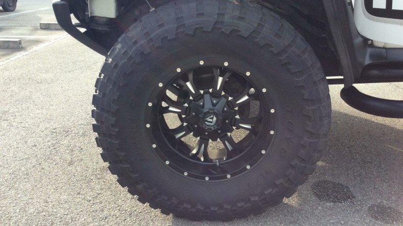 タイヤホイール前