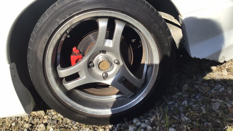 タイヤホイール前