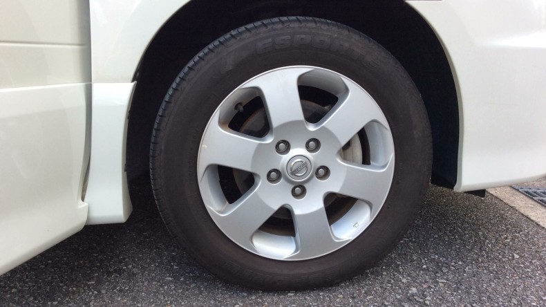 タイヤホイール前