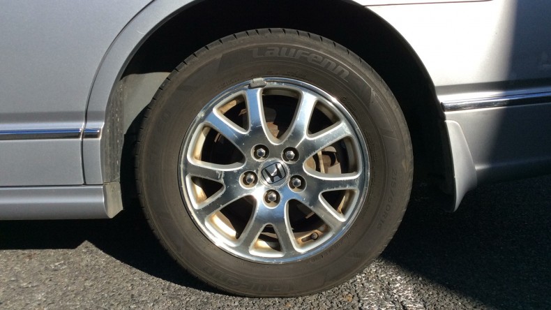 タイヤホイール前