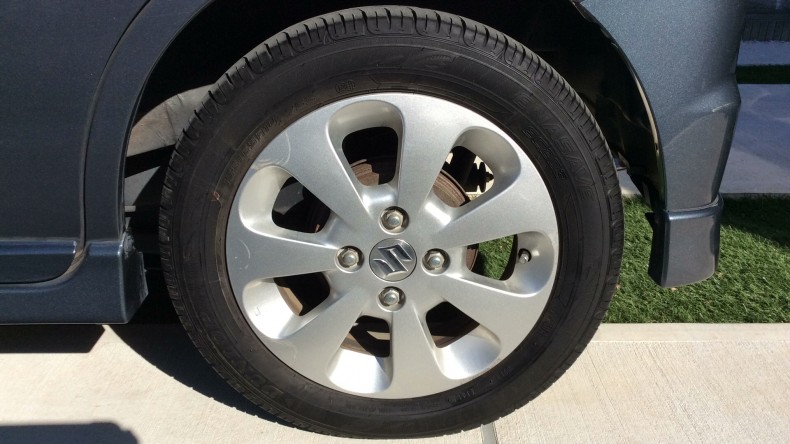 タイヤホイール前