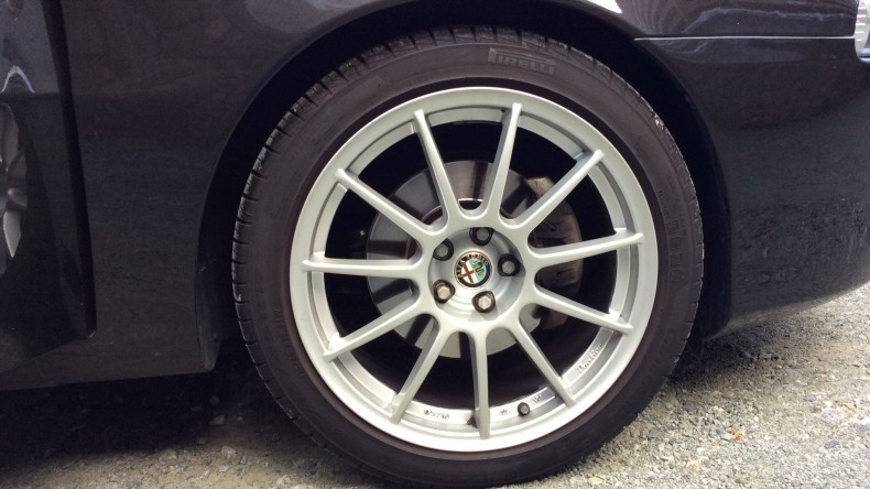 タイヤホイール前