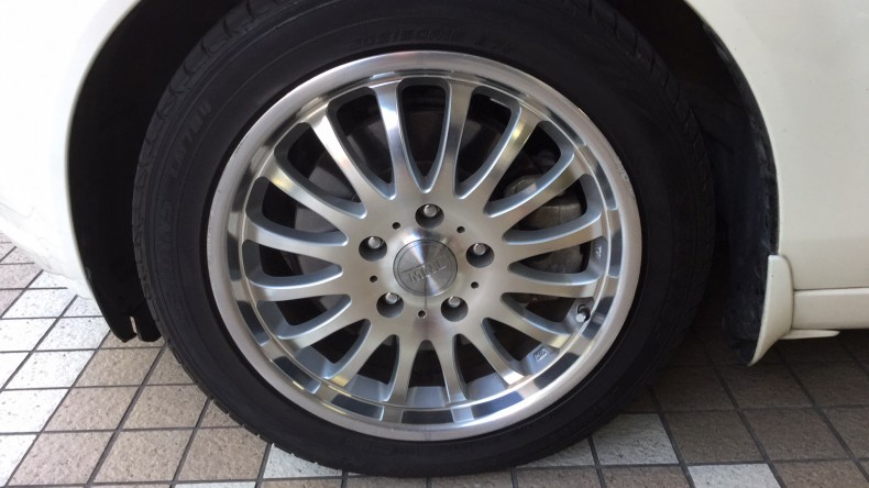 タイヤホイール前