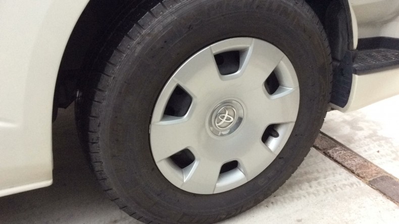 タイヤホイール前