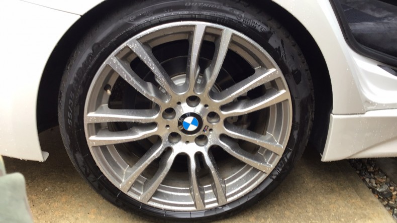 タイヤホイール前