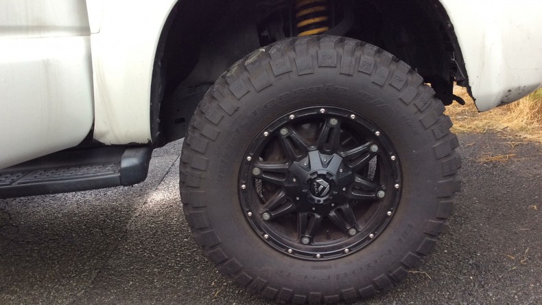 タイヤホイール前