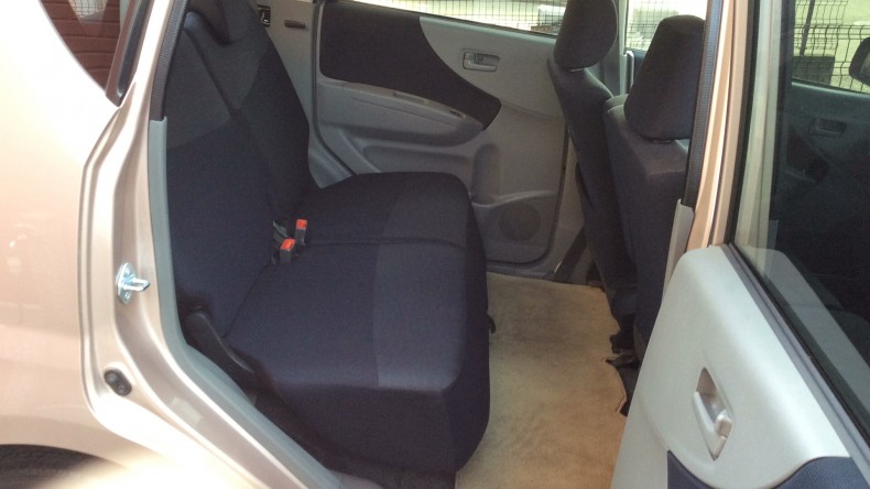 内装後方シート