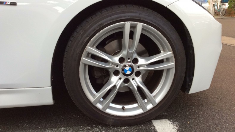 タイヤホイール前